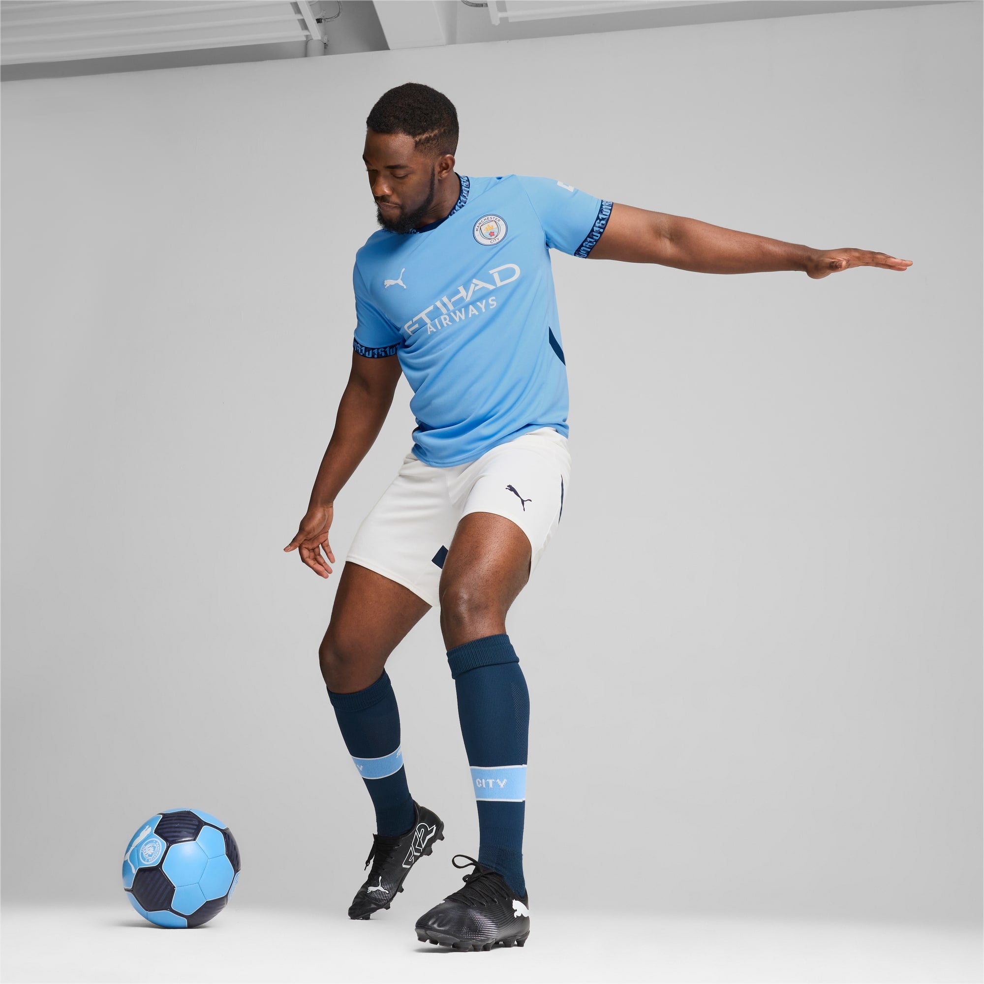 Manchester City 24/25 Men's Replica Home Soccer Jersey | PUMA